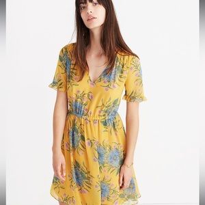 Madewell Sweetgrass Ruffle Sleeve Dress in Painted Blooms